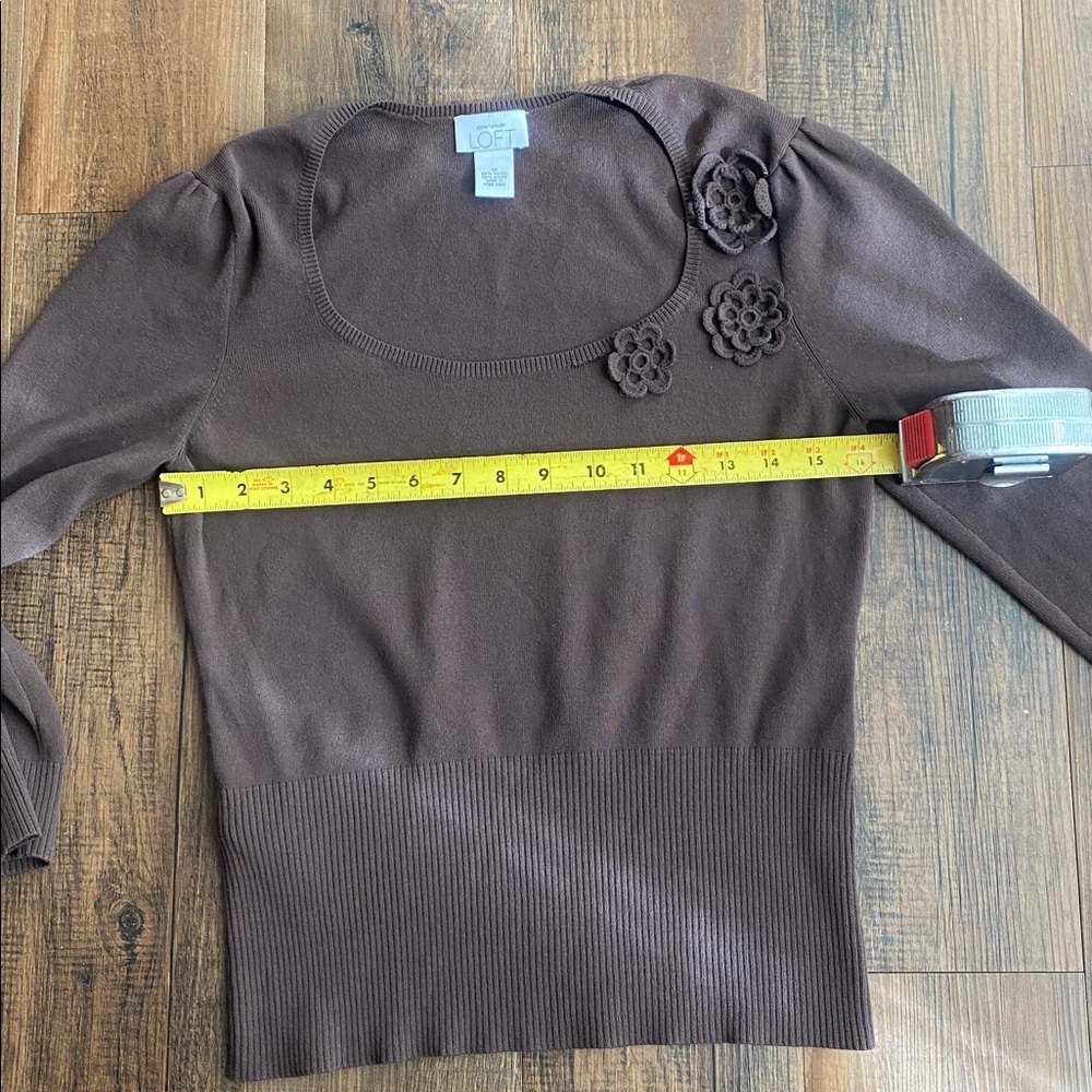 ❤️LOFT Chocolate Knit Top with Floral Details - Picture 8 of 11